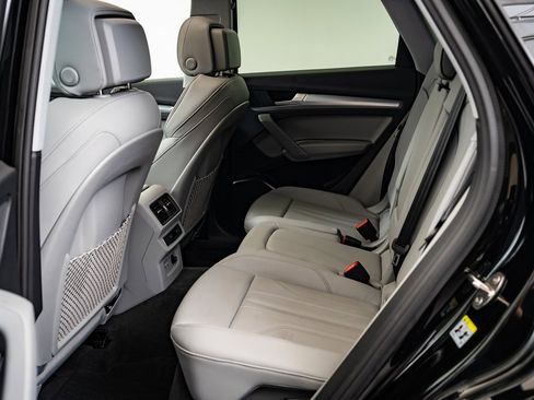 Used 2024 Audi Q5 2.0T Premium w/ Convenience Package image 34