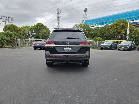 Used 2022 Volkswagen Atlas SE w/ Panoramic Sunroof Package FWD image 6