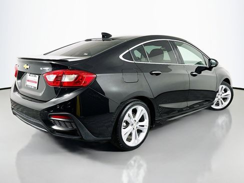 Used 2018 Chevrolet Cruze Premier image 14