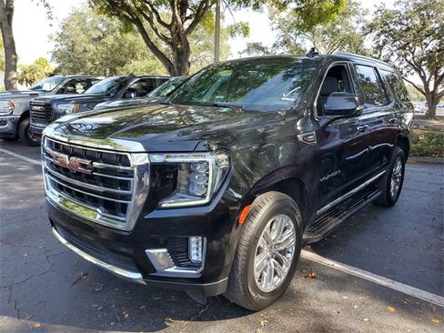 Used 2022 GMC Yukon SLT w/ SLT Premium Package image 2