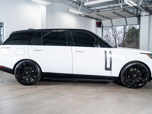 Used 2025 Land Rover Range Rover Long Wheelbase Autobiography image 5