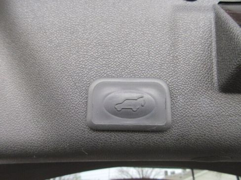 Used 2011 GMC Acadia Denali image 38