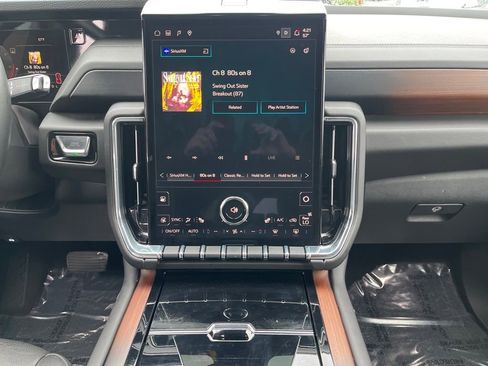 Used 2025 GMC Yukon Denali AWD/4WD image 15