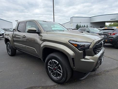 Used 2024 Toyota Tacoma TRD Sport w/ TRD Sport Upgrade Package AWD/4WD image 2