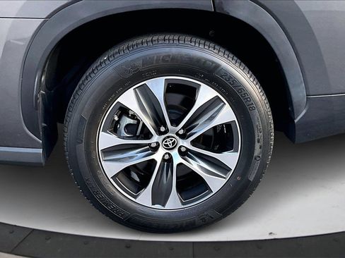 Used 2022 Toyota Highlander XLE image 36