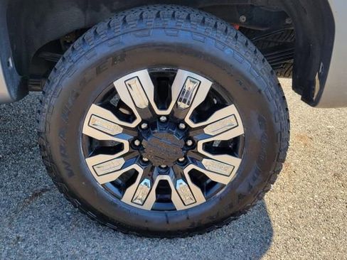 Used 2024 GMC Sierra 3500 Denali w/ Technology Package AWD/4WD image 8