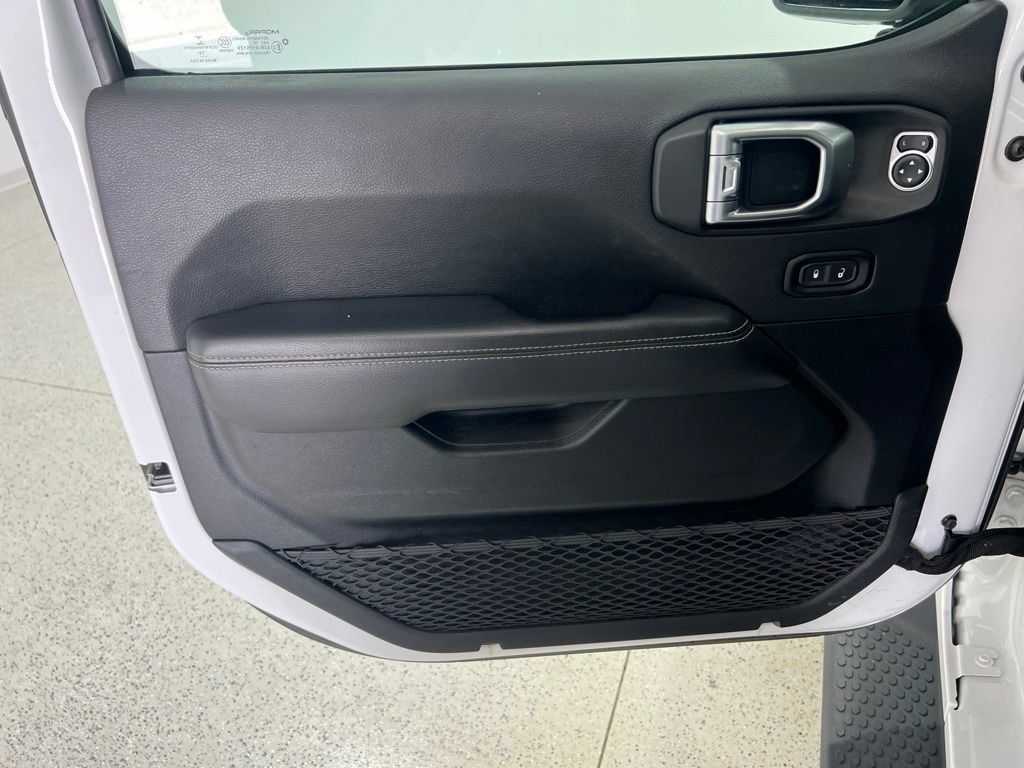 Used 2020 Jeep Wrangler Unlimited Sahara AWD/4WD image 19