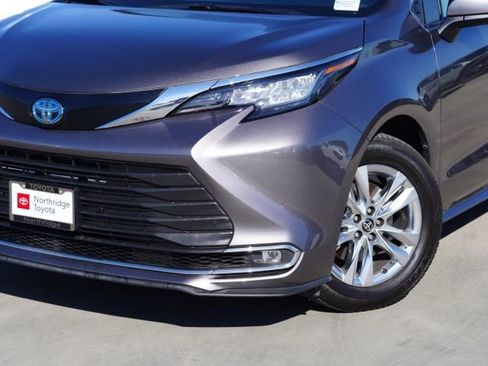Certified 2022 Toyota Sienna XLE w/ XLE Plus Package image 5