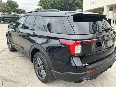 Used 2025 Ford Explorer ST image 9