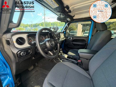 Used 2024 Jeep Gladiator Sport AWD/4WD image 25