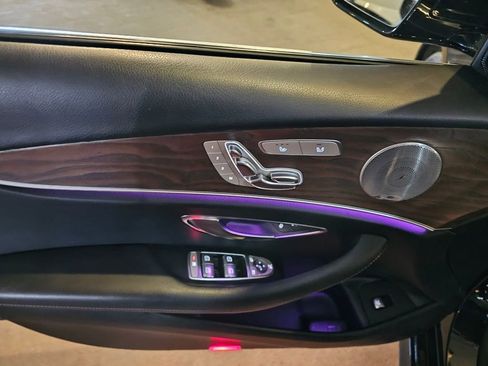 Used 2017 Mercedes-Benz E 400 4MATIC Wagon image 18