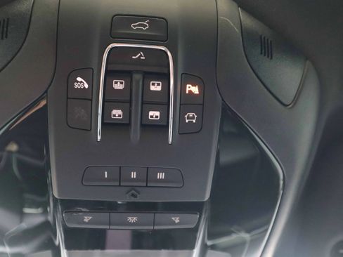 Used 2021 Maserati Levante image 21