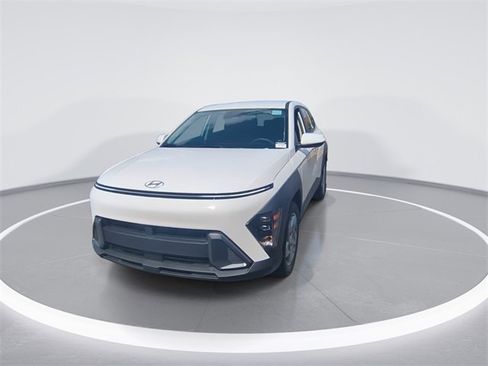 New 2026 Hyundai Kona SE image 3