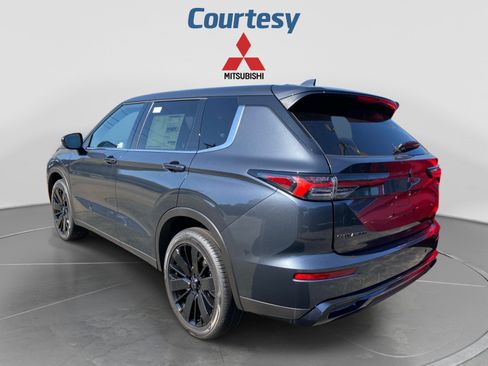 New 2026 Mitsubishi Outlander LE AWD/4WD image 3