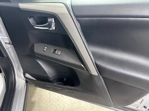Used 2016 Toyota RAV4 XLE AWD/4WD image 9