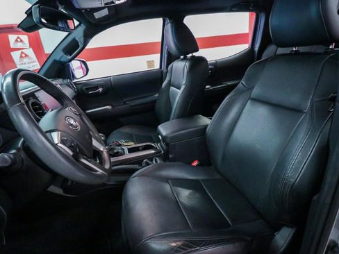 Used 2021 Toyota Tacoma Limited image 11