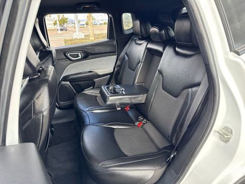 Used 2024 Jeep Compass Latitude image 20