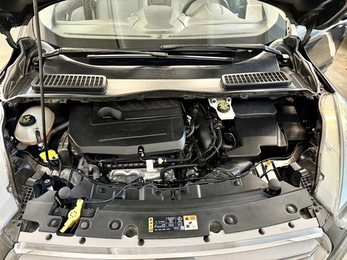 Used 2019 Ford Escape SE image 16