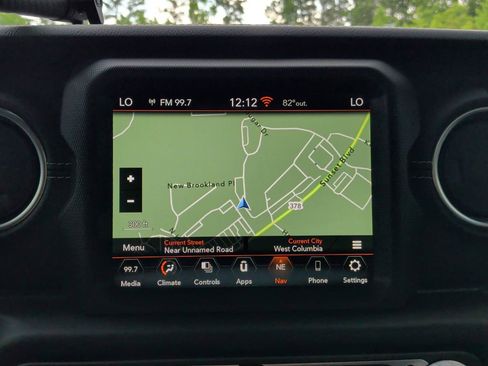 Used 2022 Jeep Wrangler Unlimited Sahara AWD/4WD image 16