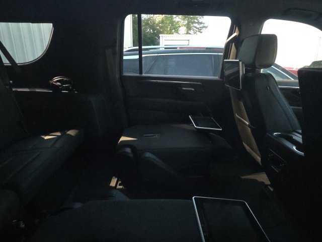 Used 2026 Chevrolet Suburban RST w/ Comfort Package AWD/4WD image 9