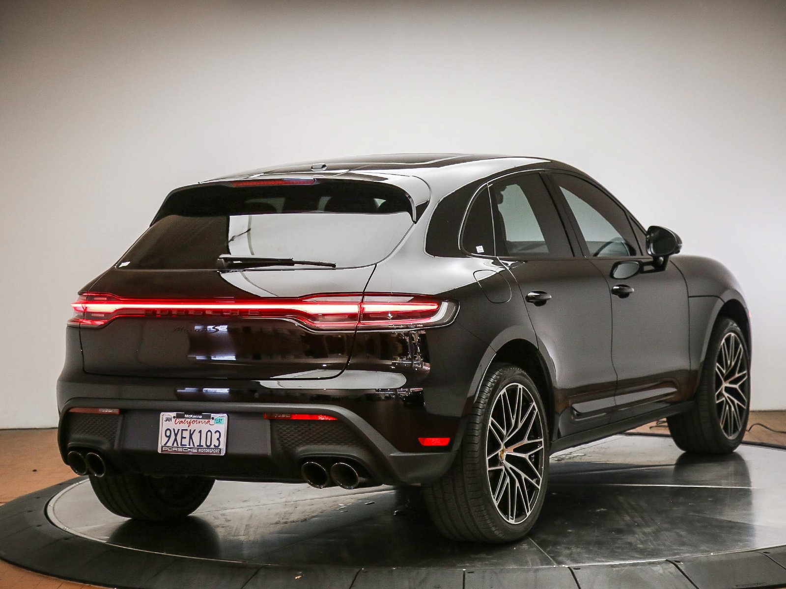 Certified 2025 Porsche Macan S AWD/4WD image 6