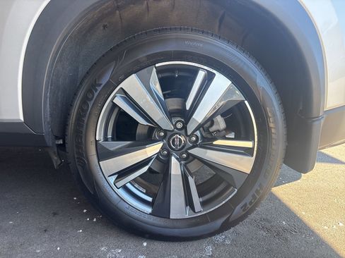 Used 2021 Nissan Rogue SL image 46