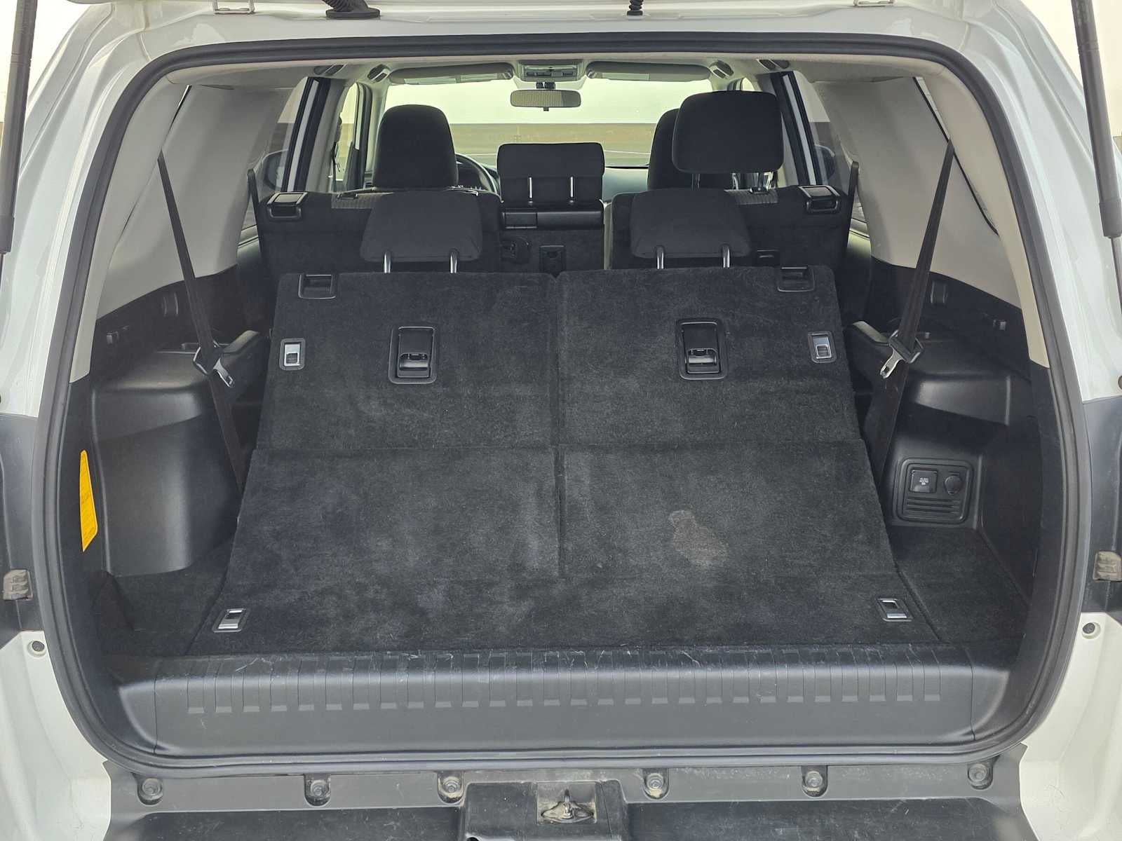 Used 2018 Toyota 4Runner SR5 AWD/4WD image 13