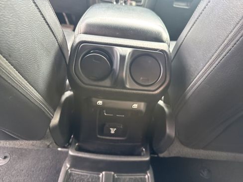 Used 2018 Jeep Wrangler Unlimited Sahara AWD/4WD image 32