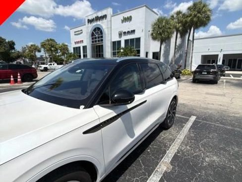 Used 2024 Lincoln Nautilus Black Label AWD/4WD image 3