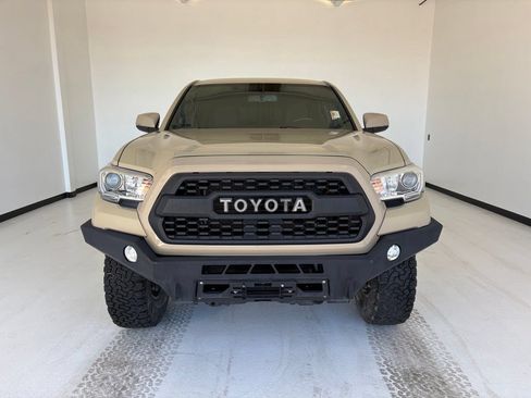 Used 2017 Toyota Tacoma TRD Off-Road w/ Tow Package (A/T) AWD/4WD image 16