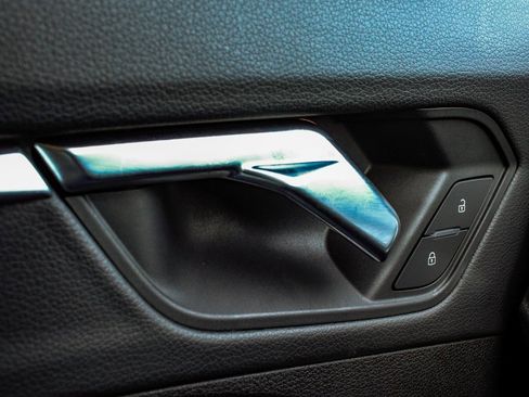 Used 2021 Audi Q3 2.0T Premium w/ Convenience Package image 9