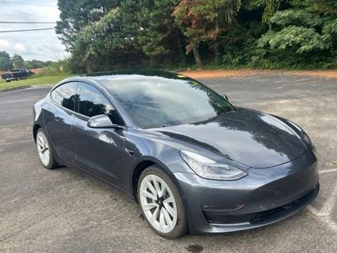 Used 2022 Tesla Model 3 Long Range AWD/4WD image 3