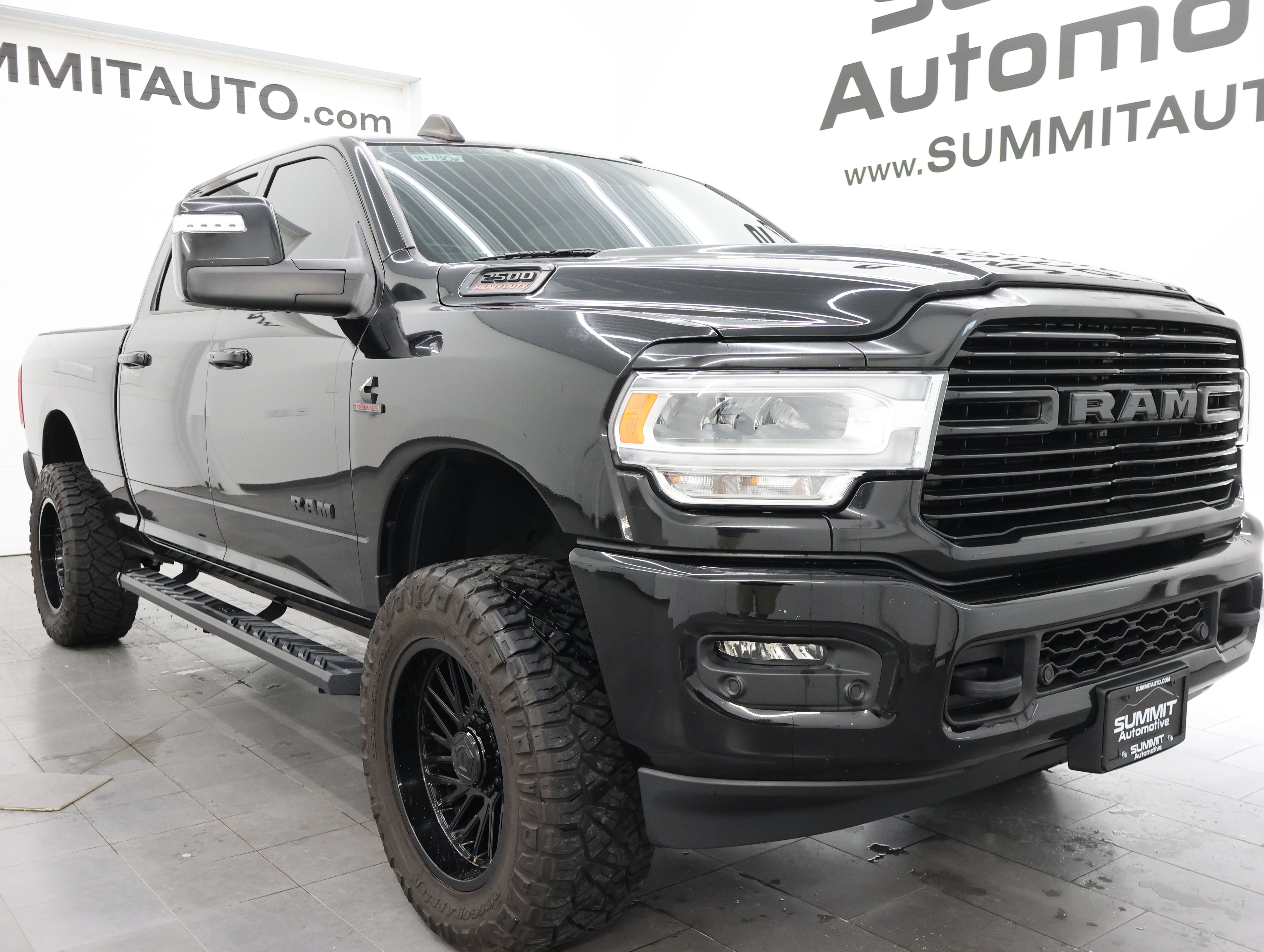 Used 2024 RAM 2500 Laramie AWD/4WD image 2