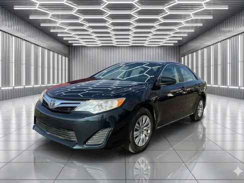 Used 2012 Toyota Camry LE FWD image 1