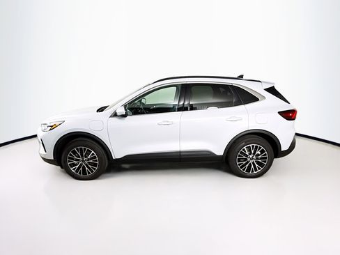 Used 2025 Ford Escape SE w/ Class II Trailer Tow Package image 26