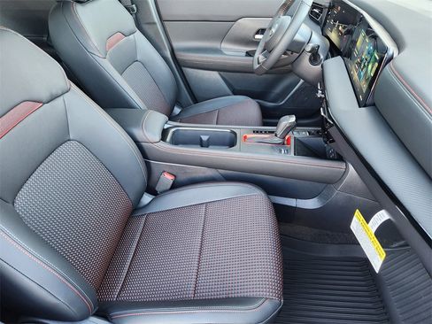 New 2026 Nissan Kicks SR image 10