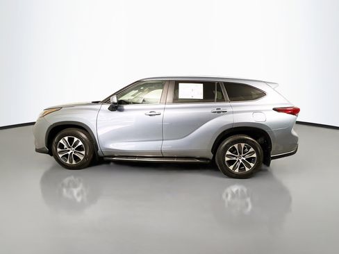 Used 2023 Toyota Highlander XLE FWD image 9