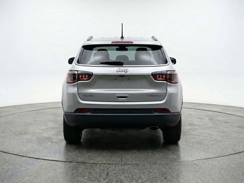 Used 2025 Jeep Compass Latitude AWD/4WD image 7