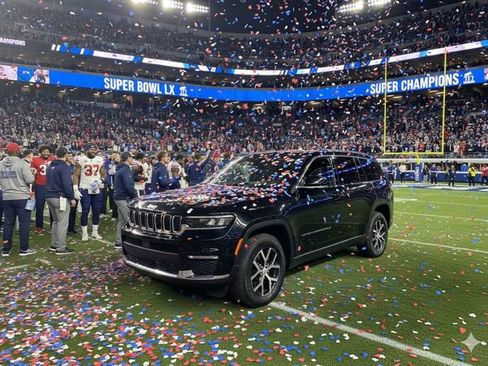 Certified 2023 Jeep Grand Cherokee L Limited image 1