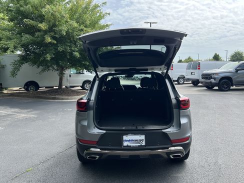 Used 2025 Chevrolet TrailBlazer ACTIV w/ Convenience Package FWD image 11