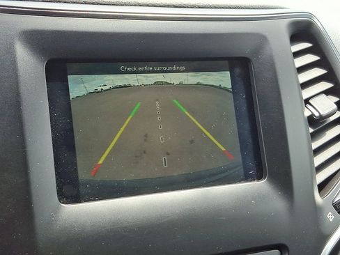 Used 2020 Jeep Cherokee Latitude Plus FWD image 17