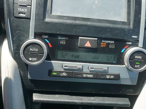 Used 2012 Toyota Camry XLE w/ Leather Pkg FWD image 12