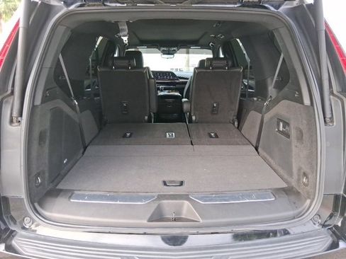 Used 2024 Cadillac Escalade Premium Luxury image 6