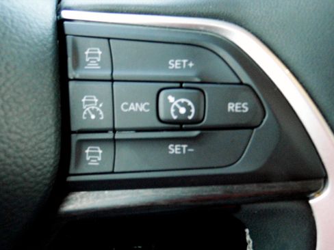 Used 2024 Jeep Grand Cherokee L Limited w/ Luxury Tech Group II image 11