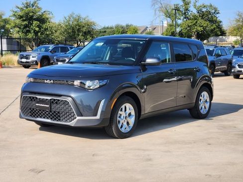 Certified 2025 Kia Soul LX w/ LX Technology Package FWD image 3