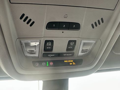 Used 2022 GMC Acadia SLT w/ Technology Package image 32