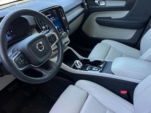 Used 2024 Volvo XC40 B5 Plus AWD/4WD image 9