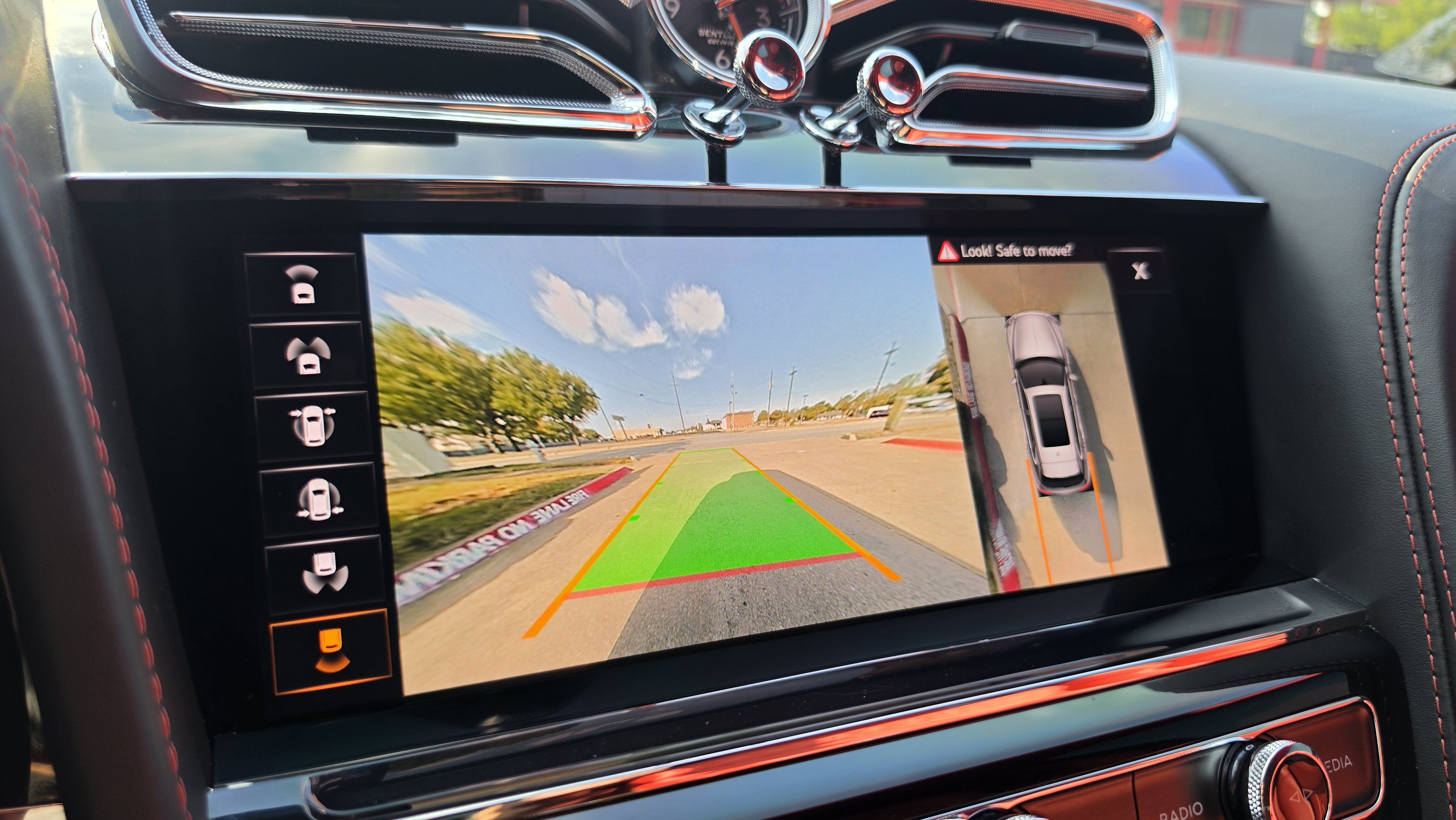 Used 2022 Bentley Bentayga AWD/4WD image 43