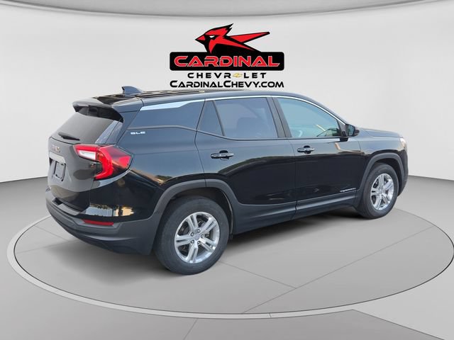 Used 2024 GMC Terrain SLE w/ LPO, Floor Liner Package FWD image 3