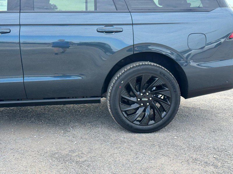 Used 2025 Lincoln Navigator Reserve w/ Jet Appearance Package AWD/4WD image 9